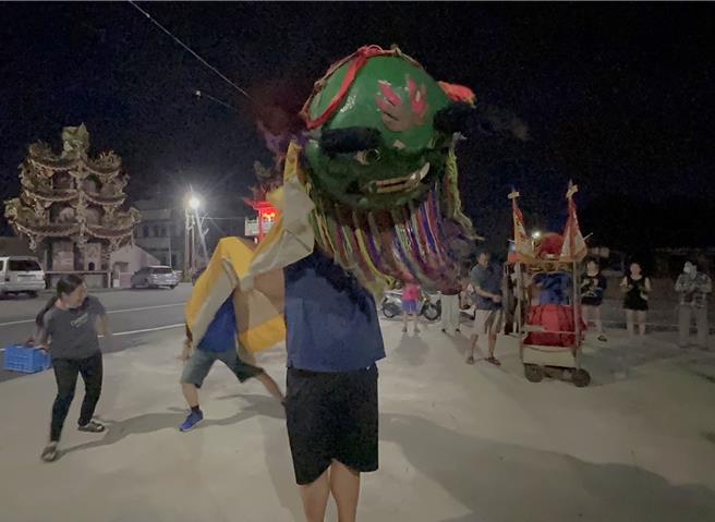 云林县元长乡公所24日表示为延缓长者老化，规画「社区剧场」课程，引导大家说出个人的经歷与故事，经讨论写成充满在地元素的剧本，再由长者担纲演出。（民眾提供／张朝欣云林传真）