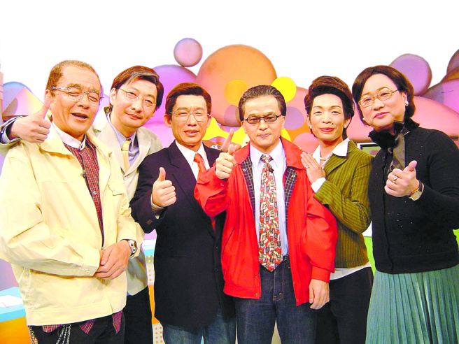 昔日节目以逗趣的方式模仿政治人物，高凌风(左)模仿张俊雄笑料不断。（图／中时资料照）