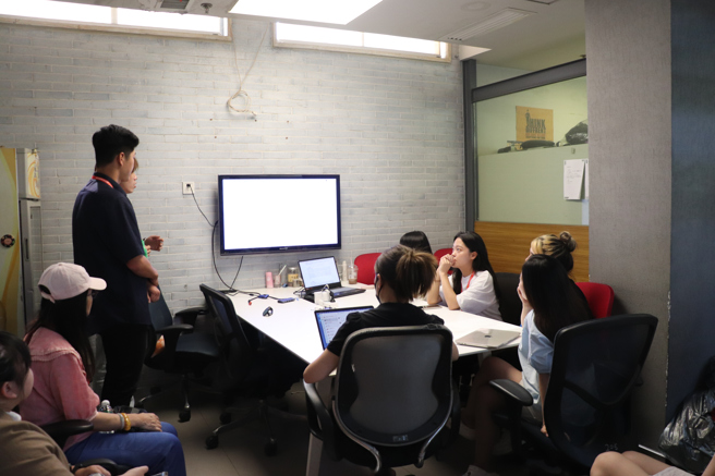 披荊斬棘的哥哥節目組開會提案。（攝/李品臻）