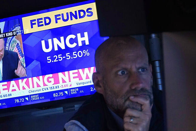 市場預期美國聯準會降息腳步將近，資金持續湧入債券ETF卡位。圖／美聯社