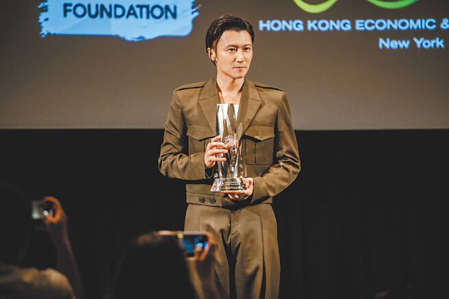 对于新身分的转换，相信谢霆锋在已逝导演陈木胜过往的指导下，更能成为华语电影的新希望。（Givenchy提供）