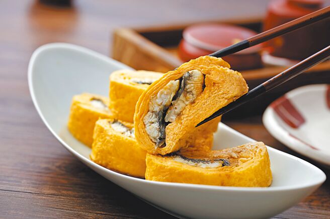 鸟丈炉端烧推出盛夏鳗鱼飨宴，图为鳗鱼玉子烧。（鸟丈炉端烧提供）