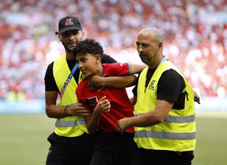 巴黎奧運》球迷丟爆竹中斷2小時 阿根廷男足平手變輸球