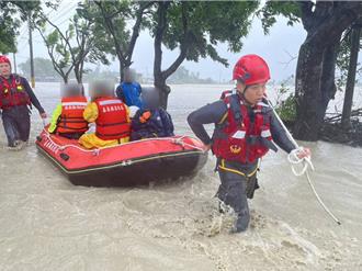 八掌溪溢堤！台82线中和交流道、湖子内淹水   50余人受困获救