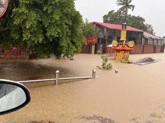 邱議瑩車壞了！臉書PO高雄災情慘狀：直擊馬路變「黃河」