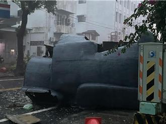 凱米肆虐！花蓮百年榕樹倒塌 摩艾石像墜落