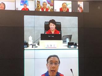 帶紅色背心出國被質疑作秀  盧秀燕：與中央一樣