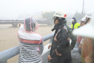 陳其邁一度宣布「僅8區停班停課」 遭民怨怒灌急髮夾彎