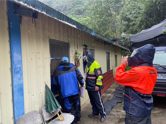 凯米穿台，新竹县截至24日共预防性撤离767人。（新竹县府提供／邱立雅竹县传真）