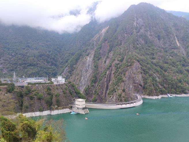 凯米颱风降雨挹注全台水库2.1亿吨，其中中部德基水库蓄水率于7月25日已破9成，蓄水量17157万立方公尺，蓄水率达90.94％。（读者提供／张妍溱台中传真）
