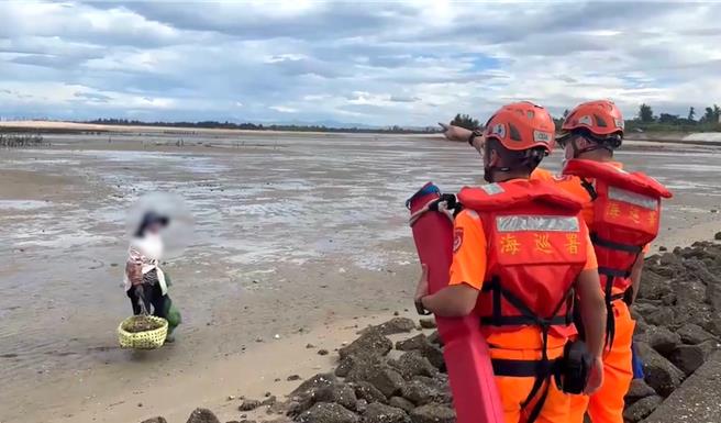 凱米颱風來襲，海巡署第九岸巡隊派員加強各岸際巡查執行勸離等工作，以避免民眾發生危險。(圖／海巡署提供)
