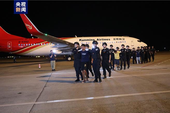 潛逃緬北多年3大毒梟歸案押解回陸涉毒2000餘公斤。（大陸央視）