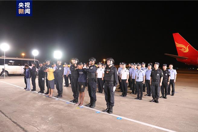 潛逃緬北多年3大毒梟歸案押解回陸涉毒2000餘公斤。（大陸央視）