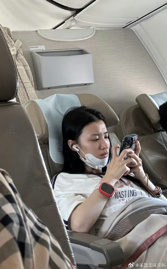 网友晒出王楚然素顏照。（图／翻摄自微博）