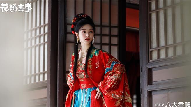 田曦薇原本许配给将军，出嫁当日上错花轿，意外觅得良缘。（八大提供）