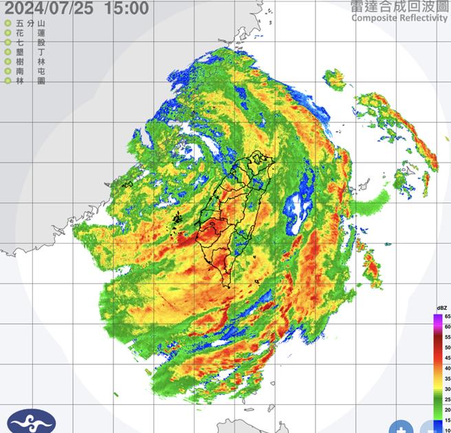 凱米颱風持續朝大陸福建沿海移動，龜速離開台灣，但暴風圈仍影響台灣各地天氣。（中央氣象署提供）