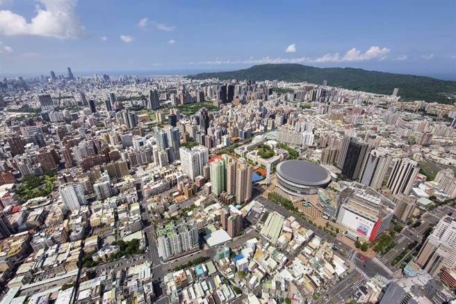 府院拟祭出诱因，吸引逾3兆元保险业资金投入公建计画，预期未来厂办、土木工程需求仍有成长空间，有利于营造产业持续利多发展。(资料照片)
