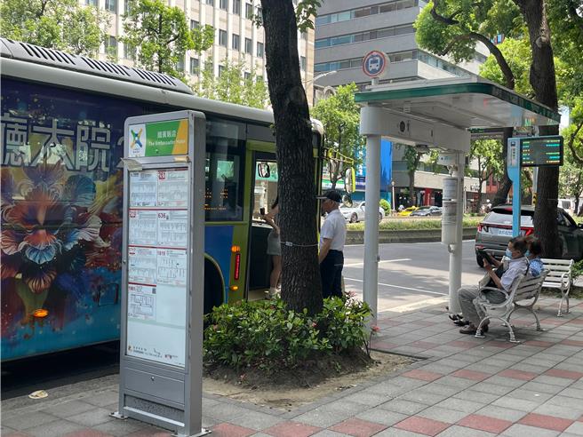 凯米颱风逐渐远离，台北市公车、共享机车将于26日恢復正常营运。（刘彦宜摄）