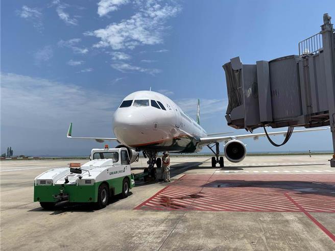 民航局协调立荣航空与华信航空加开20架次本岛往返澎湖、金门班机。示意图。（本报资料照片）