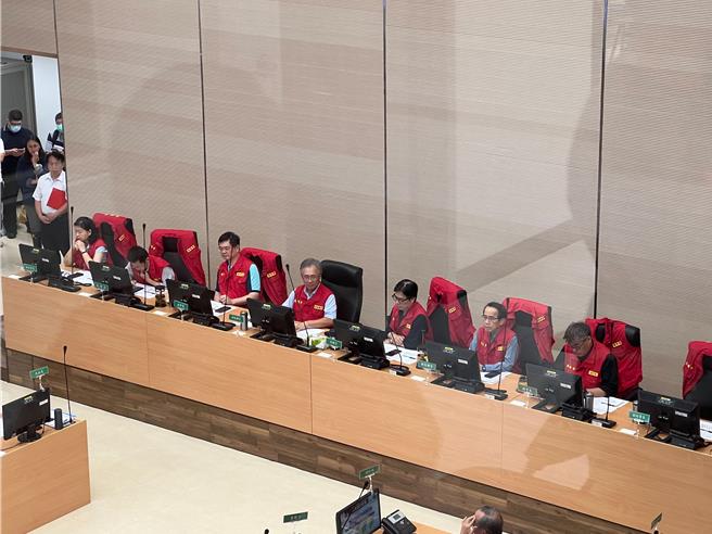 高雄市長陳其邁主持凱米颱風高雄市災害應變中心第四次工作會議。（翻攝照片／洪靖宜高雄傳真）