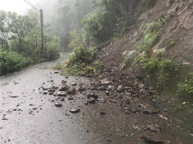 新竹县26日正常上班上课，但五峰、尖石因道路通行等原因全乡停课，3村落同时停班。（尖石乡公所提供／邱立雅竹县传真）