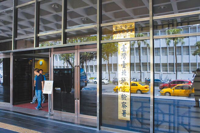 律师蔡鸿燊涉与新北市多名里长筹组诈骗集团，盗领遗产，并找来警员骆劲达配合查询个资，2年诈取上亿元款项；台北地检署23日展开搜索约谈行动。（本报资料照片）