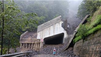凯米颱风击毁梨山明隧道 土石封路！预计今傍晚单线通车
