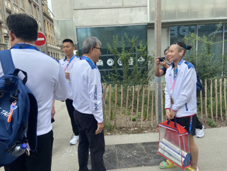 巴黎奧運》前往教會為中華隊祈福 鄭英耀盼將獎牌帶回台灣