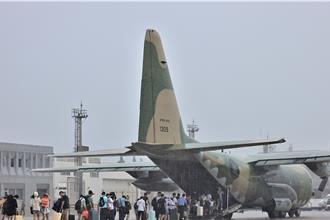 凱米重創澎湖8千旅客滯留 軍機投入協助輸運