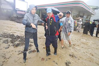 凱米降雨超越莫拉克...中南部遭水扁 高雄淹最慘