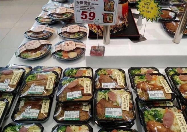 楓康超市好康便當7／27當日推出買一送一、2個59元，各店限量100組。圖／業者提供