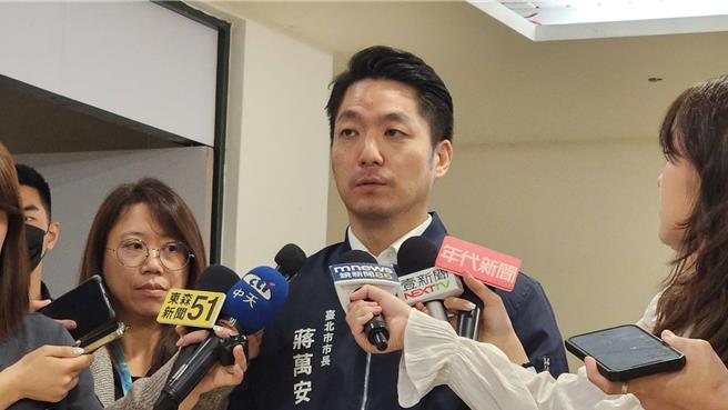 对于卢秀燕遭绿营批是作秀，台北市长蒋万安今(26)日受访时表示，中南部县市有很多的灾情发生，现在是救灾最重要的时候。（黄敬文摄）