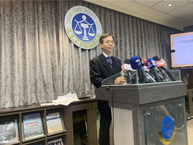 高虹安贪污院，台北地院开记者会。（图赖佩璇摄）