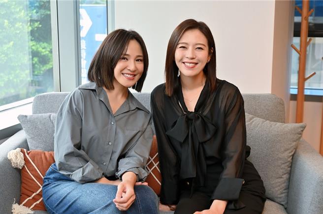 梁文音（左）新歌〈短痛不如长痛〉MV邀请刘品言担纲女主角。（环球音乐提供）