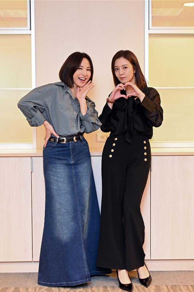 梁文音（左）新歌〈短痛不如长痛〉MV邀请刘品言担纲女主角。（环球音乐提供）