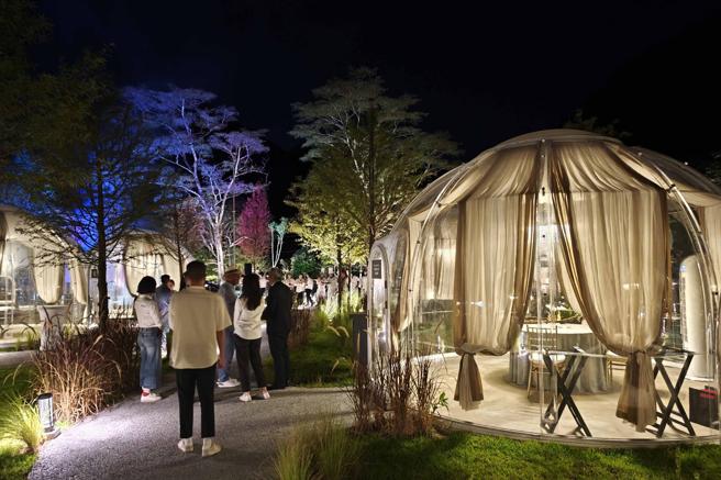 星空屋到了晚間又有另番風情。（陳大任攝）