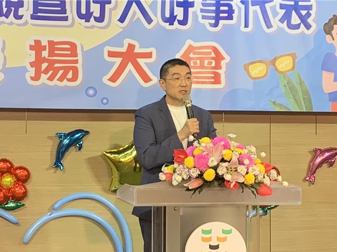 基隆市政府26日表揚信義區模範父親及好人好事代表，基隆市長謝國樑強調，一起度過困難就是基隆民眾大家感情深厚的寫照。（徐佑昇攝）