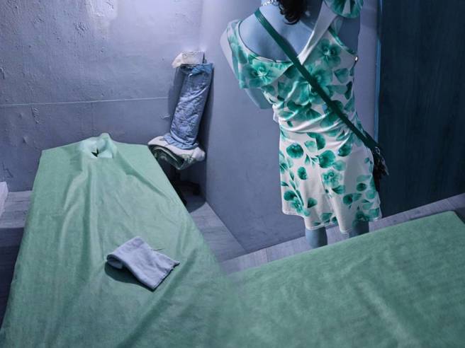 西门町旁按摩馆藏春色，投诉人爆料，小姐穿超辣提供「特殊服务」。(投诉人提供)