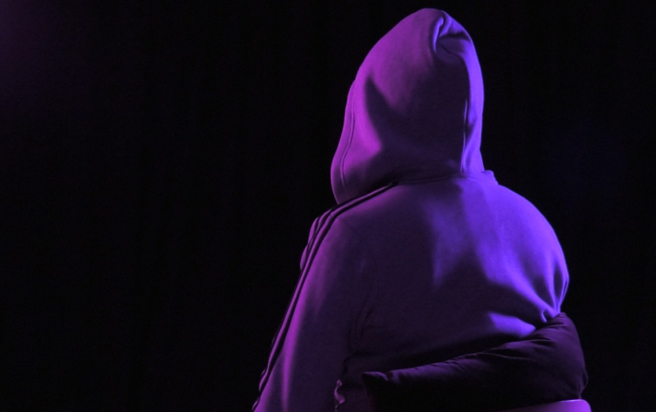 爆料人阿村受访描述小姐按摩过程。(吴振煌拍摄)