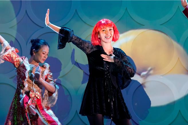 蔡灿得在剧中载歌载舞。（全民大剧团提供）