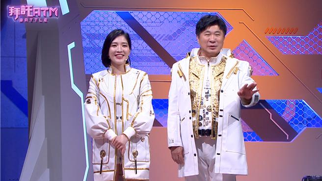 胡瓜（右）因为骑脚踏车坐太久，导致小便困难，左为Sandra。（TVBS提供）