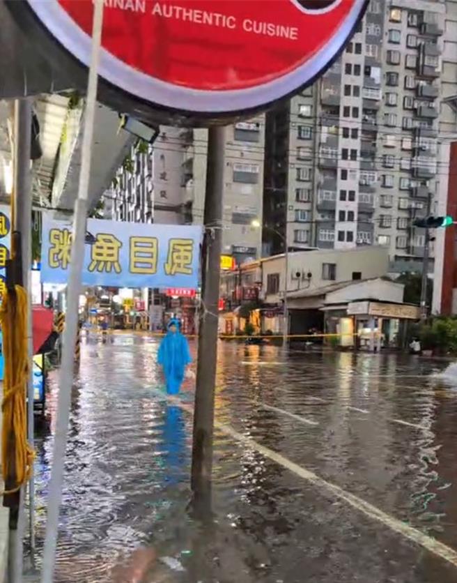 台南市26日下午一波短时强降雨，台南市安南区安中河再现。（台南市议员蔡丽青服务处提供／程炳璋台南传真）