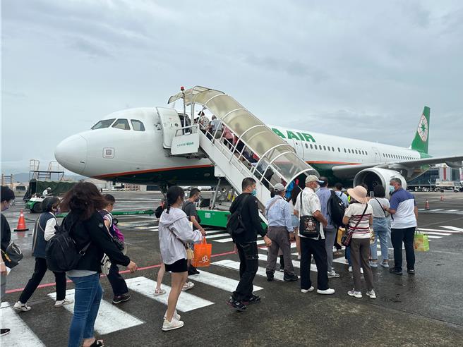 颱风过后离岛返台旅运需求高。（民航局提供／蔡明亘台北传真）