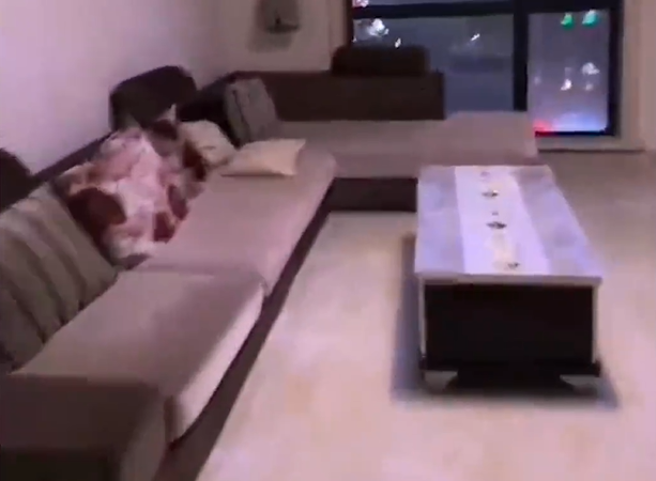 大陆有男子看到网路上讲解刑案的影片后，发现其影片中凶宅的摆设与装潢竟和自家相似，让他惊吓不已。（图／翻摄自微博）