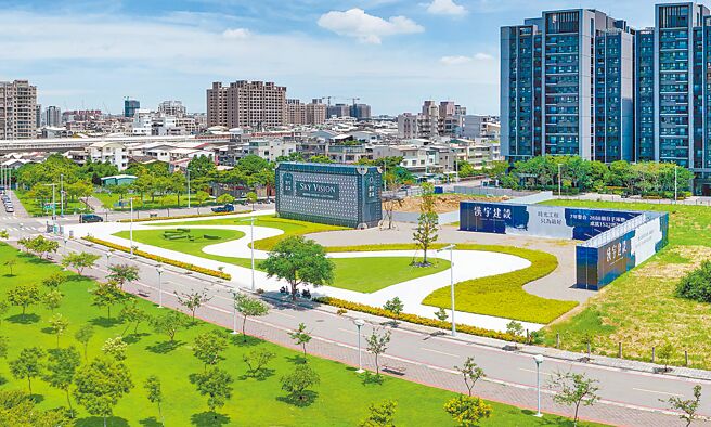 汉宇建设机捷新案基地面积达1,500坪，为临双公园的帝王角地。图／王妙琴