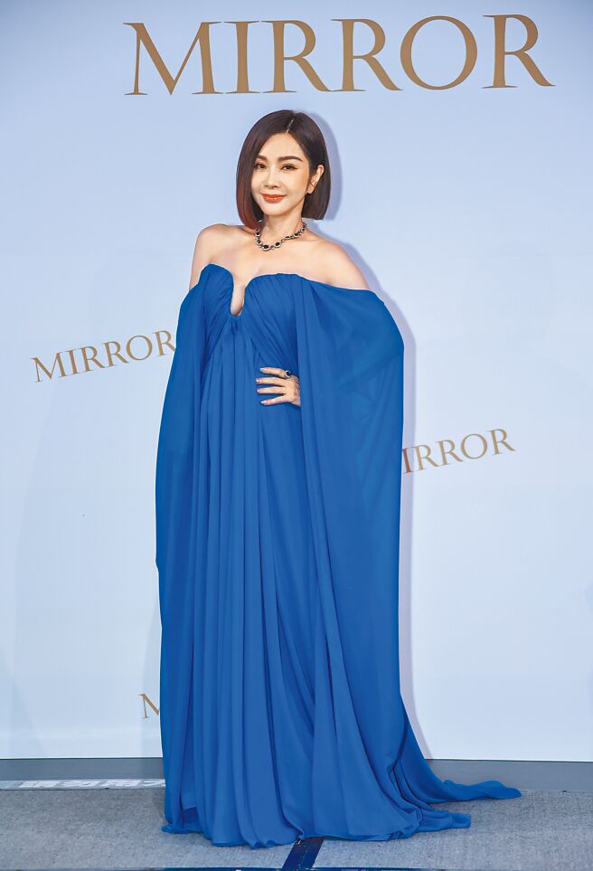 陳美鳳25日無懼強颱為公益上工。（羅永銘攝）