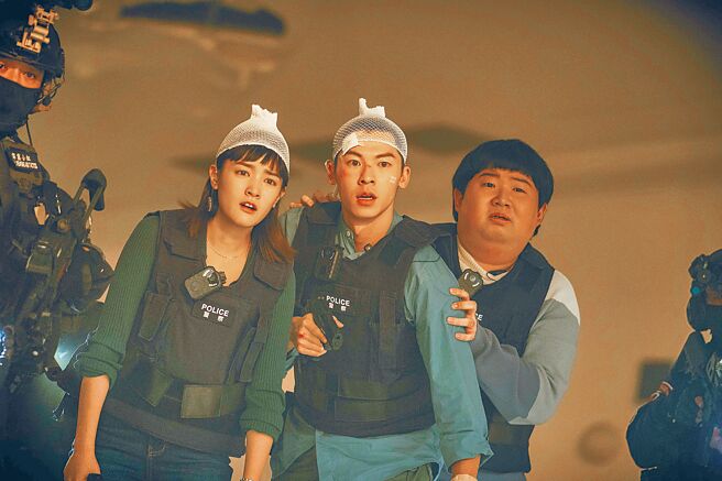 王淨（左起）、許光漢、陳彥佐在《正港分局》一起辦案、一起鬧。（Netflix提供）