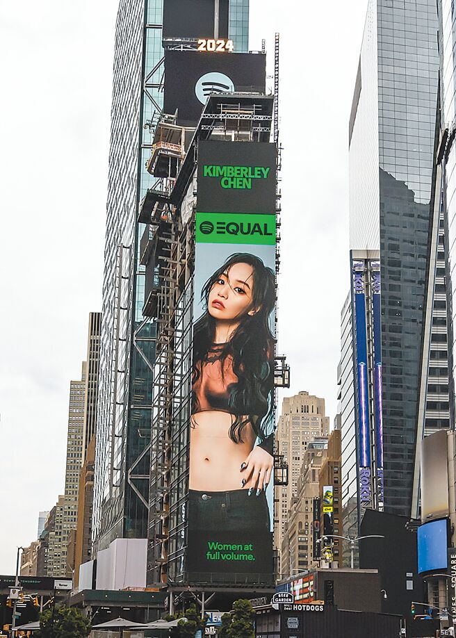 陳芳語的照片近日登上紐約時代廣場巨幕 。（華風數位提供）