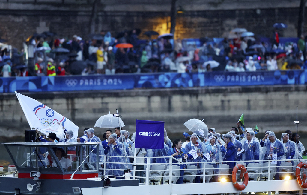 巴黎奧運》射箭隊因賽程沒參加開幕式 雷千瑩對雨中搭船進場印象深