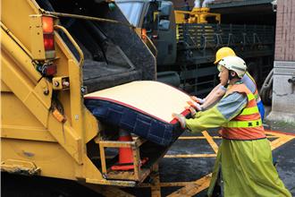 凱米風災後高雄市容迅速恢復 醫師李佳燕：感動到想哭